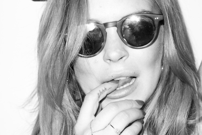  Lindsay Lohan fica sob as lestes de Terry Richardson