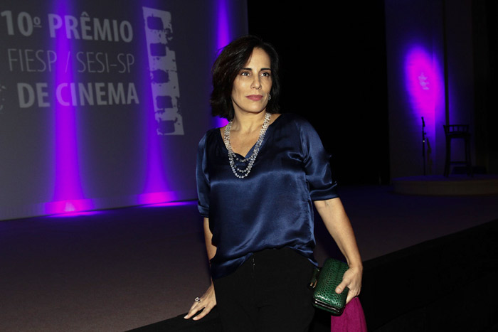 Gloria Pires recebe prêmio de melhor atriz de cinema