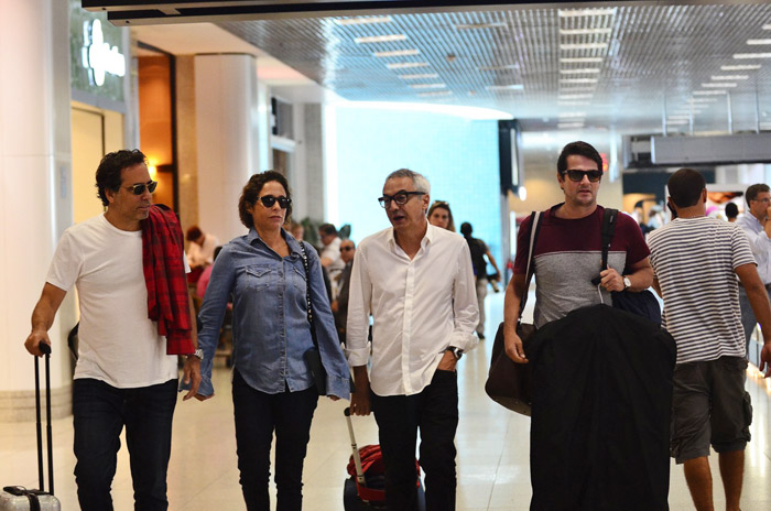 Marcelo Serrado e Andréa Beltrão passaram pelo aeroporto