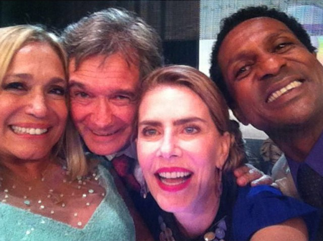 Susana Vieira é a rainha das selfies durante o Vem Aí e posa com grandes estrelas da Globo