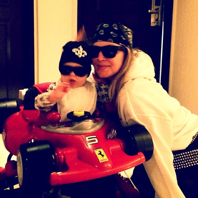 Fergie e Axl esbajam estilo em rede social