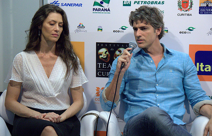 Reynaldo Gianecchini e Maria Fernanda Cândido estréiam A Toca do Coelho em Curitiba