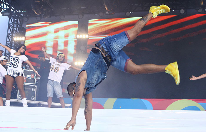 Naldo dá pirueta e levanta público durante o Rio Verão Festival