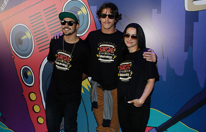 Caio Castro, Cléo Pires e Rômulo Neto curtem o Lollapalooza no Camarote Skol