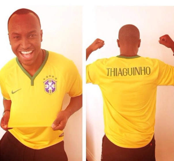 Thiaguinho ganha camisa especial da Seleção Brasileira