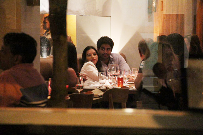 Mariana Rios sai para jantar com o novo namorado, no Rio de Janeiro