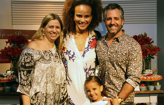 Luciana Mello e Maria Cândida marcam presença no lançamento de coleção para bebês