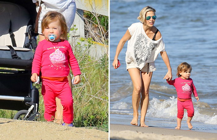 Elsa Pataky aproveita praia de Malibu com a filha India Rose