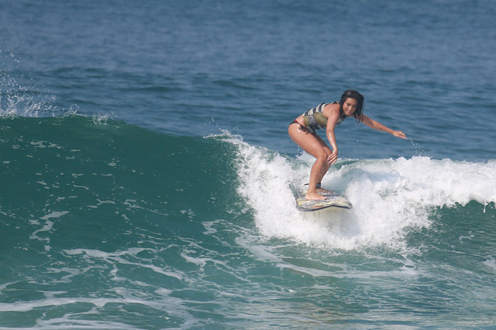 Dani Suzuki manda bem no surfe
