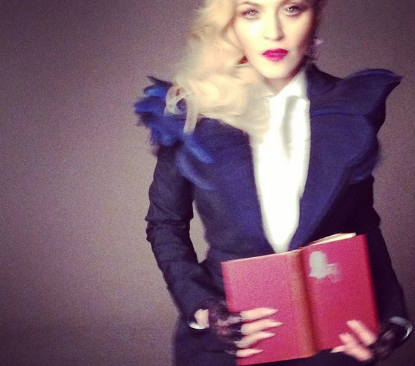 Madonna lança desafio literário aos seus fãs