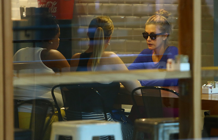  Fiorella Mattheis e Cacau Protásio passeiam no shopping 