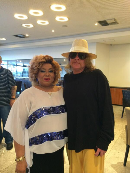 Axl Rose, do Guns, tieta Alcione