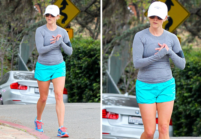 Reese Witherspoon corre de shortinho para manter a boa forma