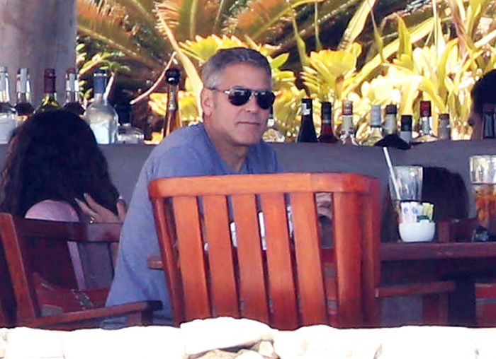 George Clooney curte férias em Cabo, no México