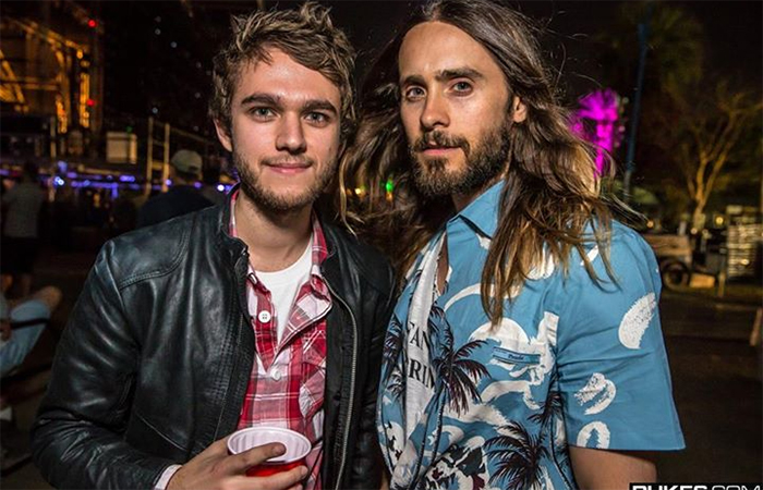 Jared Leto posa com cantor Zedd nos bastidores do Coachella festival