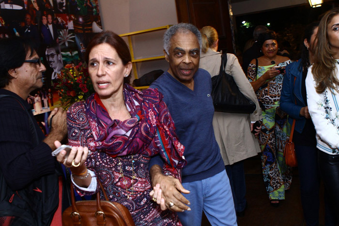 Gilberto Gil marca presença em lançamento de livro no Rio de Janeiro
