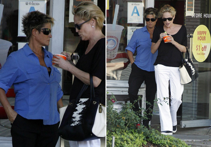 Sem maquiagem, Sharon Stone toma sorvete com amiga