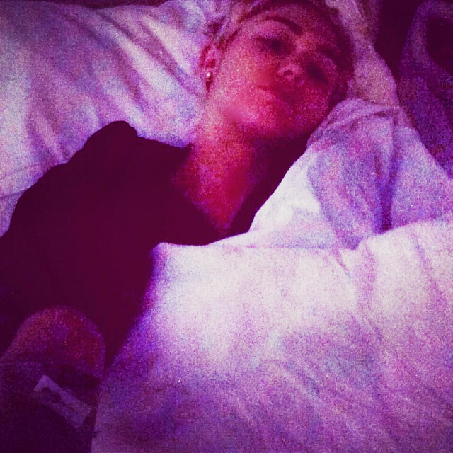 Miley Cyrus tem crise de choro no hospital