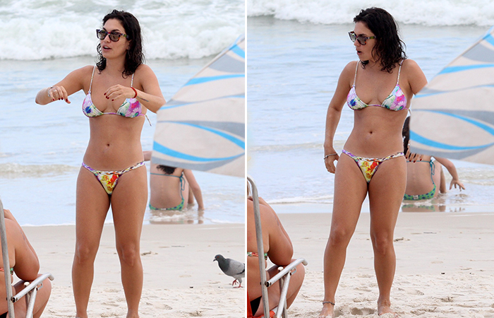 Carolina Bianchi se diverte na praia da Barra da Tijuca