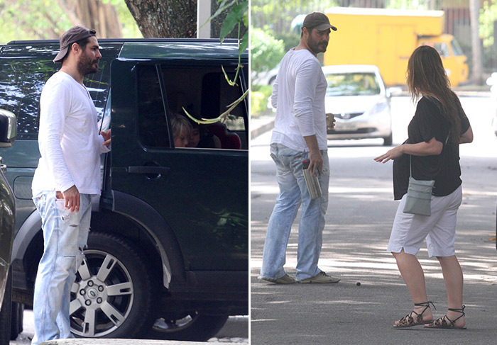 Thiago Lacerda passeia com a família pelas ruas da Barra