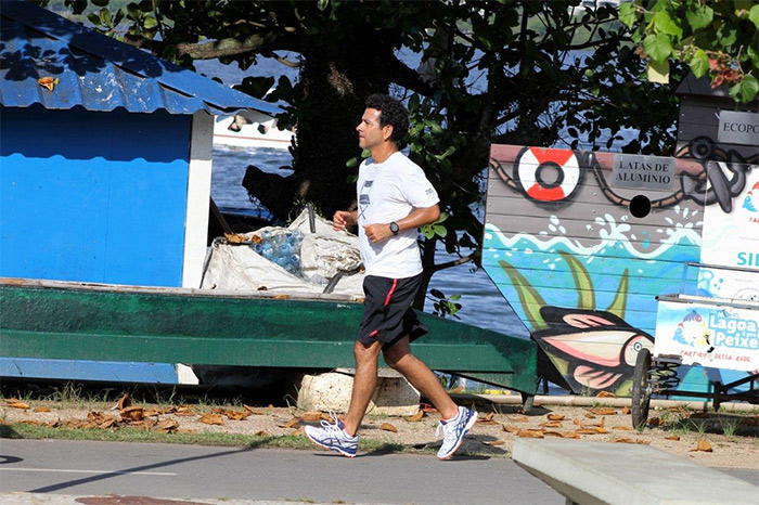 Marcos Palmeira corre na Lagoa Rodrigo de Freitas