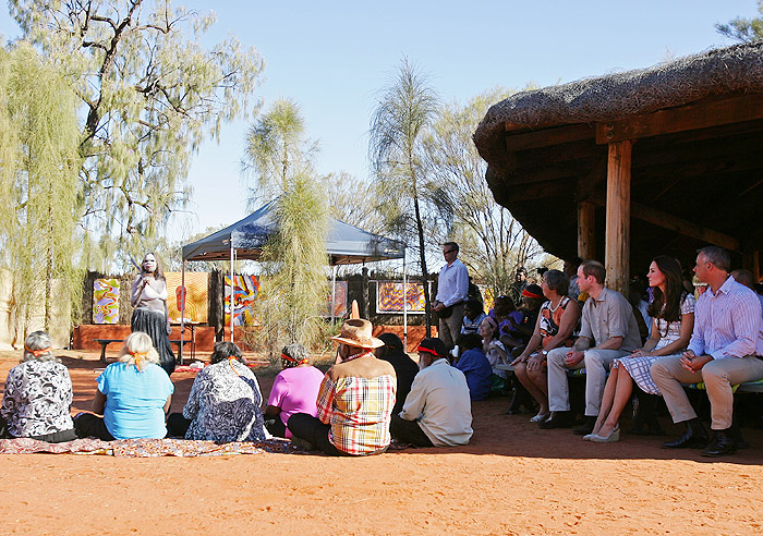 Príncipe William e Kate Middleton visitam tribo aborígene na Austrália