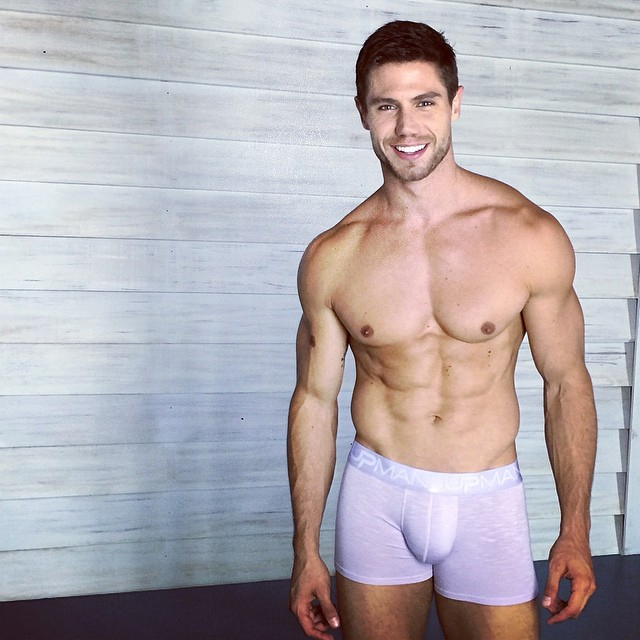  Jonas Sulzbach aparece sexy em nova campanha de cuecas