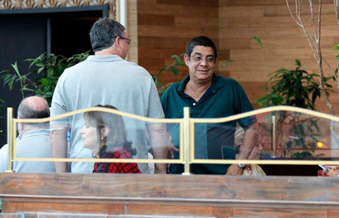  Zeca Pagodinho e Boninho se encontram em restaurante 