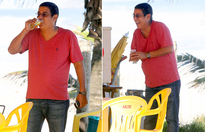  Zeca Pagodinho curte  tarde na orla da Barra da Tijuca, no Rio