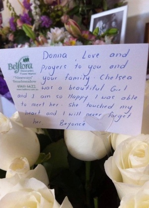  Beyoncé envia flores e mensagem feita à mão para família de fã que morreu