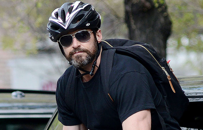  Hugh Jackman passeia de bicicleta em Nova York