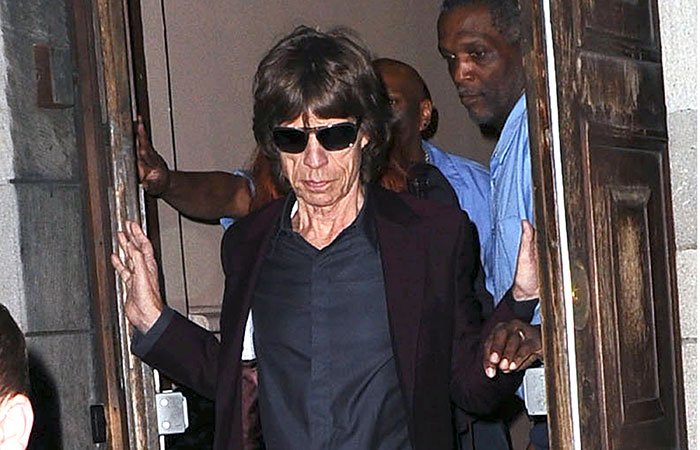 Mick Jagger chega à missa em homenagem à L'Wren Scott