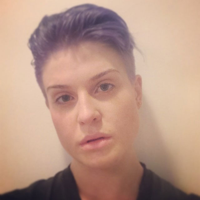  Kelly Osbourne muda de visual