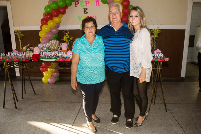 Thaís Gebelein posou para foto com os pais