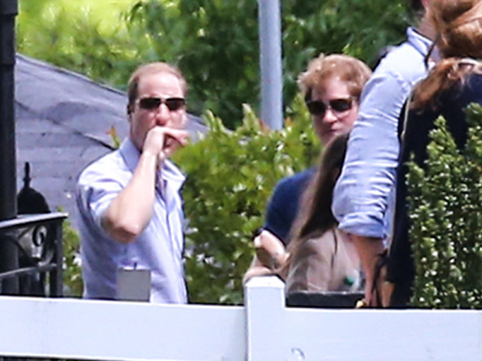 Príncipes William e Harry visitam casa de Elvis Presley