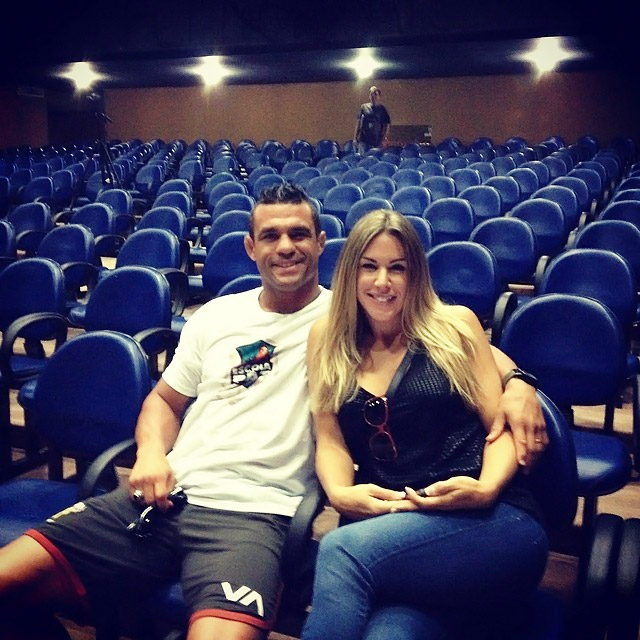 Vitor Belfort e Joana Prado dão início a projeto contra bulling nas escolas