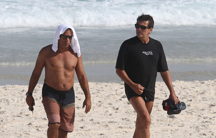 Evandro Mesquita tem dia de praia, no Rio de Janeiro