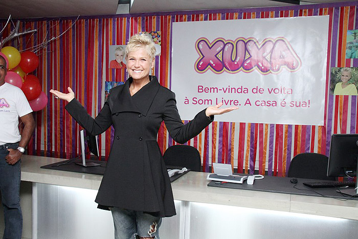 Xuxa retorna à gravadora e é recebida com festa