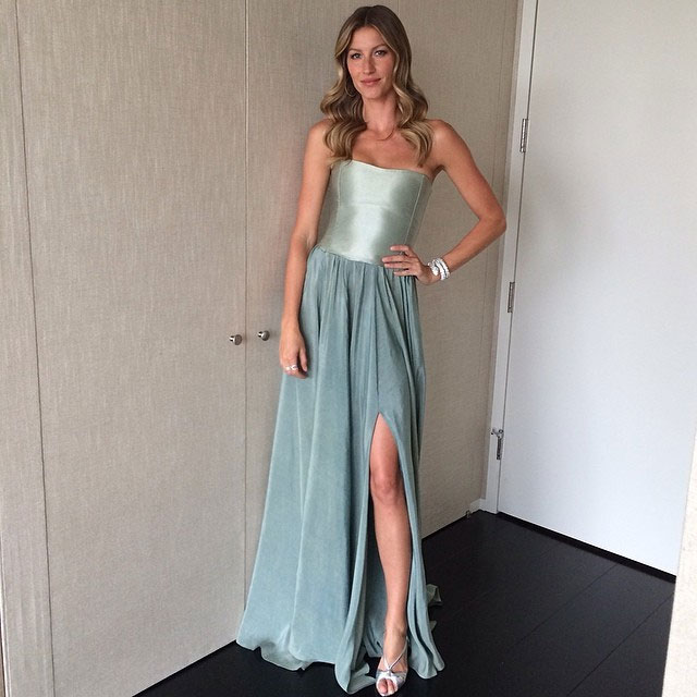  Gisele Bündchen exibe look para baile de gala