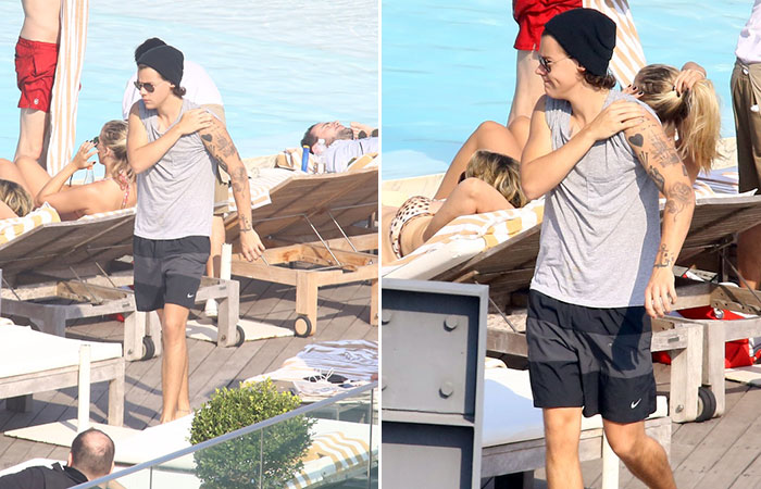 One Direction curte piscina no hotel e Liam Payne acena para fãs da sacada