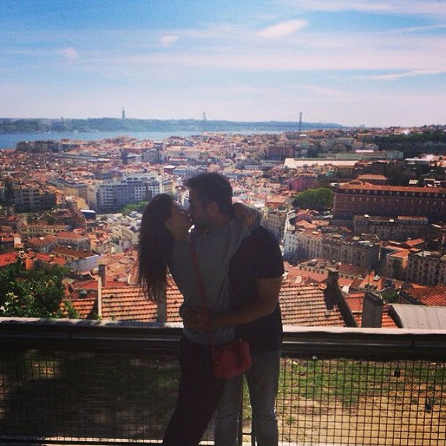 Isabella Fiorentino vive férias românticas na Europa