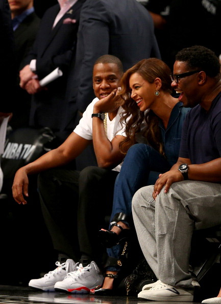 Depois de escândalo, Beyoncé se diverte em jogo de basquete com Jay-Z 