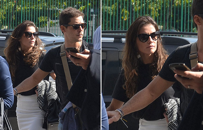 Deborah Secco embarca ao lado do namorado, Bruno Torres, no Rio de Janeiro 