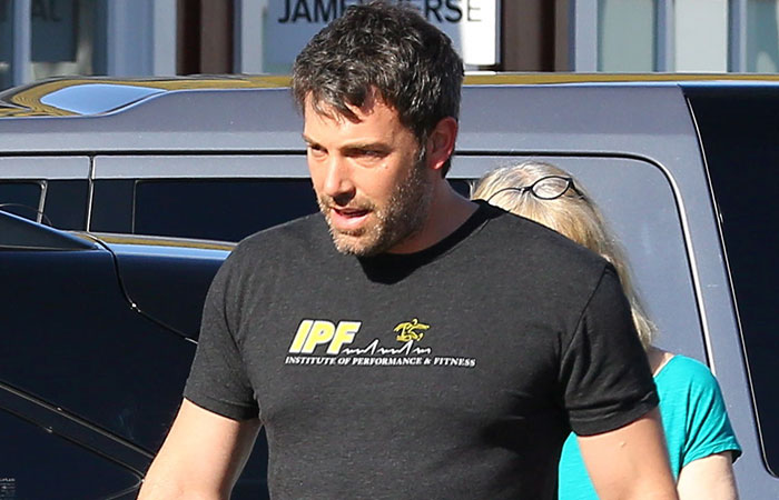 Ben Affleck arranja tempo na agenda lotada e passeia com a filha Seraphina