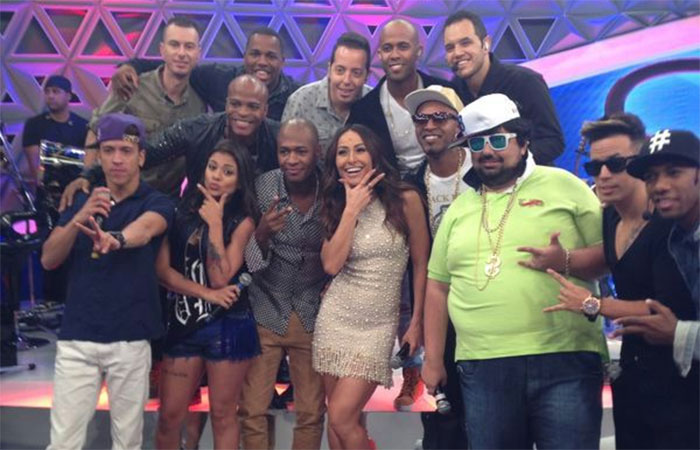  Sabrina dança até o chão com Mc Marcelly