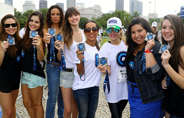 Vanessa Gerbelli, Ângela Maria e outras estrelas prestigiam corrida no Rio