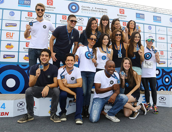 Vanessa Gerbelli, Ângela Vieira e outras estrelas prestigiam corrida no Rio