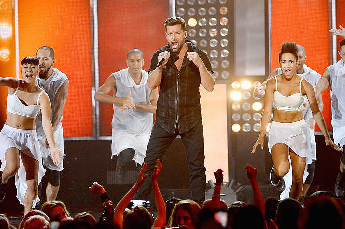 Ricky Martin arrasa na apresentação de Vida no Billboard Music Awards