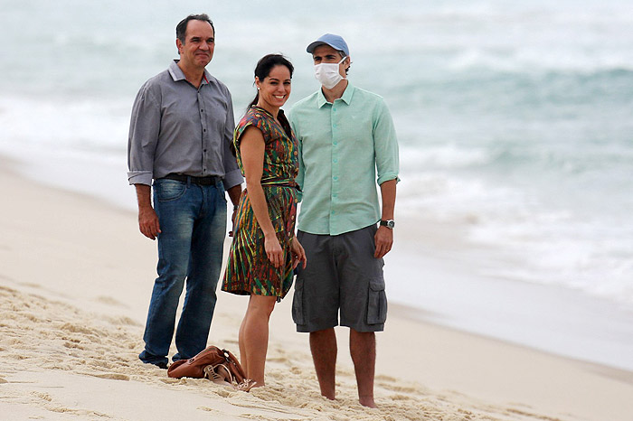 Humberto Martins e Gianecchini gravam na praia do Recreio, no Rio