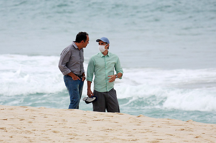 Humberto Martins e Gianecchini gravam na praia do Recreio, no Rio